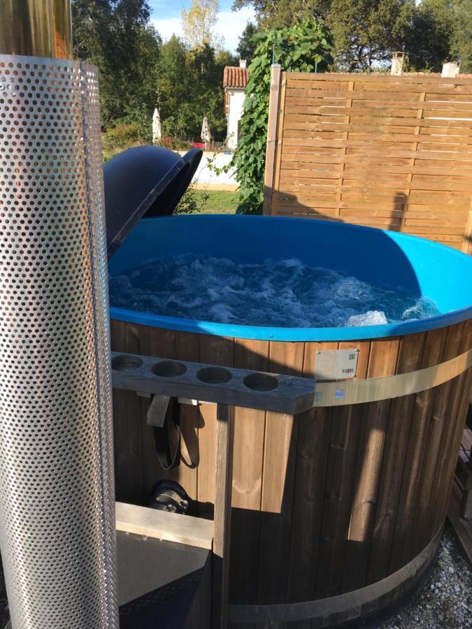 Maison Perigord Vert Piscine Et Spa La Roche-Chalais Luaran gambar