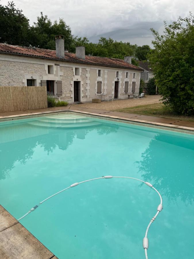 Maison Perigord Vert Piscine Et Spa La Roche-Chalais Luaran gambar