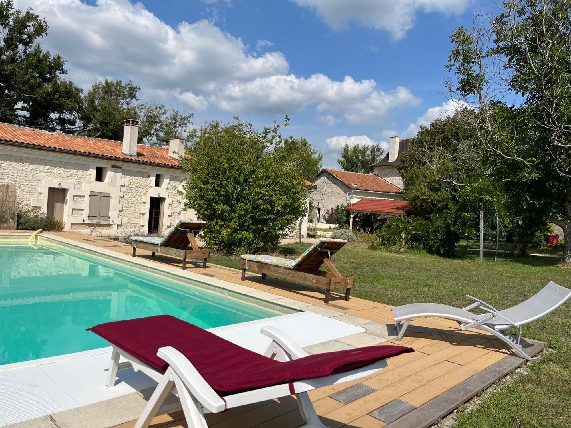 Maison Perigord Vert Piscine Et Spa La Roche-Chalais Luaran gambar